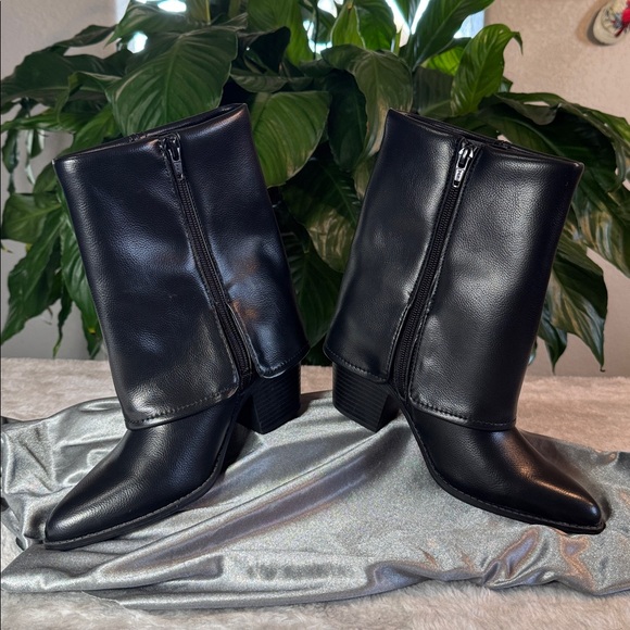 Sun & Stone Ibizza Fold Over Cuffed Ankle Boot
Wonen's 5M - Picture 3 of 11